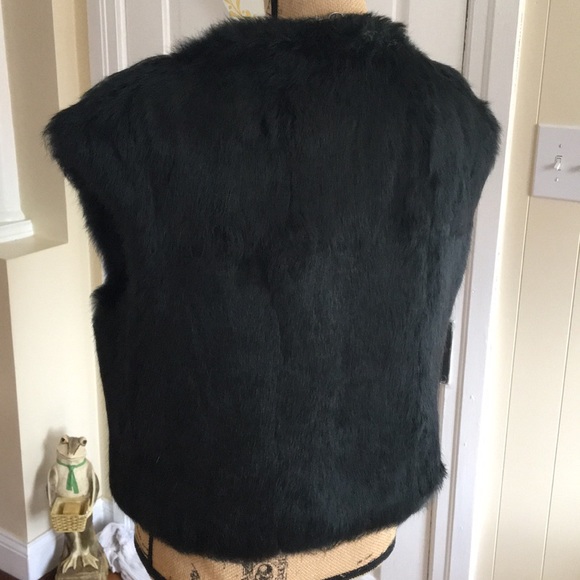 PER SE by CARLISLE New York • Gorgeous Fur Vest - Picture 5 of 15